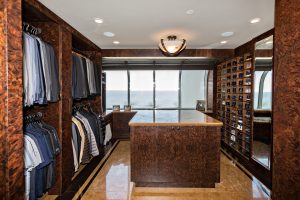 https://www.exquisitecabinets.com/wordpress/wp-content/uploads/2019/11/Closetlg2-300x200.jpg
